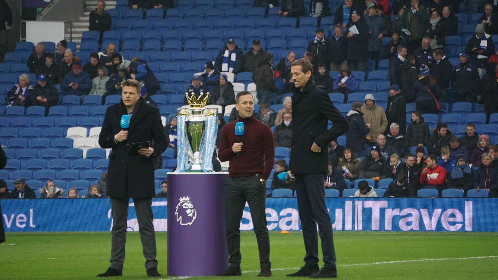 引了两名防 引了两名防